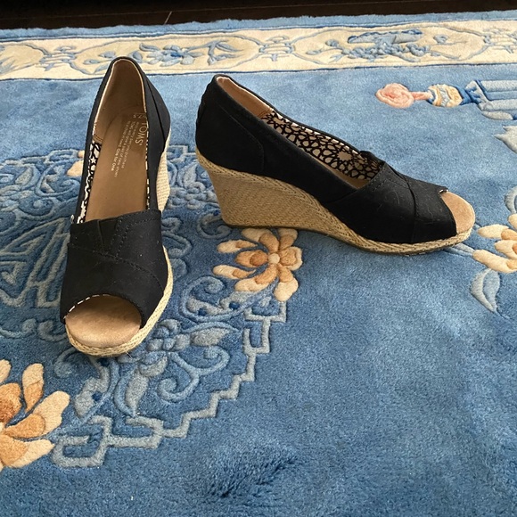 Tom’s Shoes - Tom’s Classic Wedge Sandals. Sz. 7.5